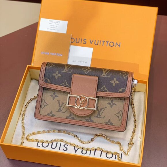 Classic Louis Vuitton Bag: A Stylish and Versatile Choice for Elegance - Picture 1 of 6